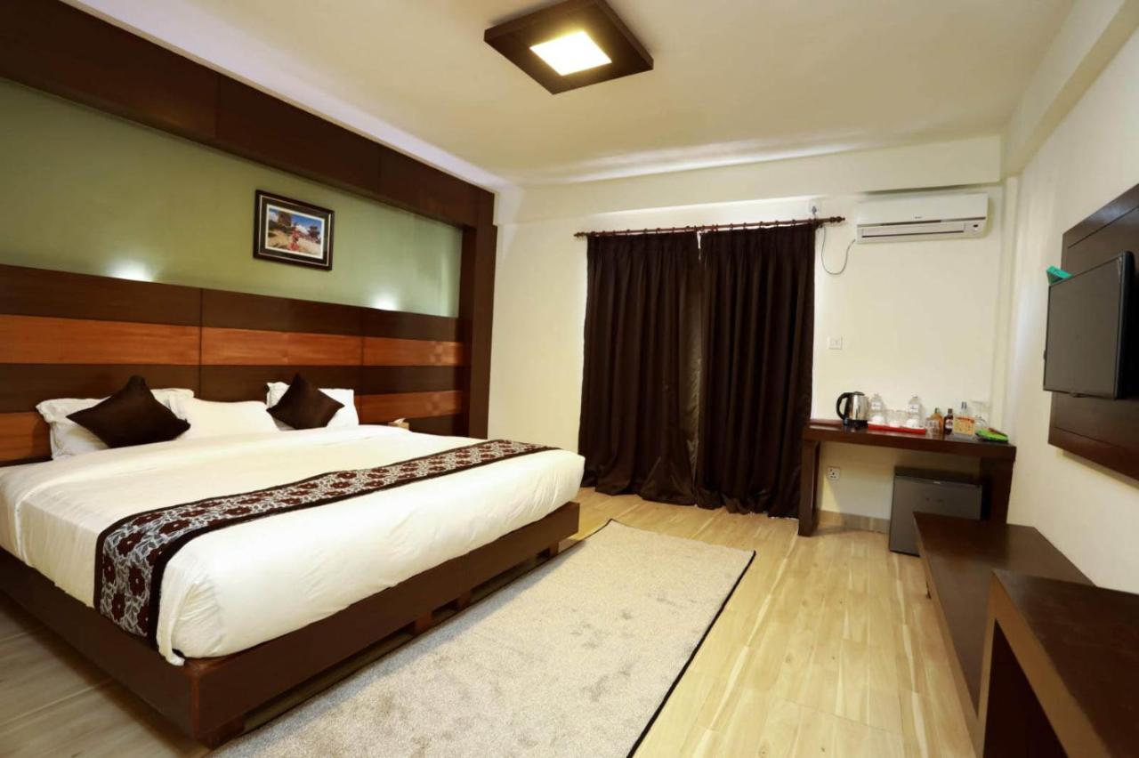 Kumari Star Inn Pokhara Buitenkant foto